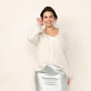 New, never worn w/tag. Women’s LC Lauren Conrad Wispy White w/Silver # Button Do